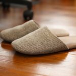 どこでも床暖スリッパ SRPP25S 口コミ｜足元ぽかぽか評判まとめ！冷え対策に最適な実力とは？