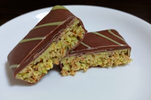 【2025年最新】ドバイチョコレートとは?味の特徴と日本で買える場所を徹底解説