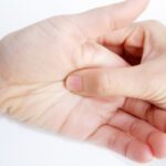 アテックス ルルド ハンドケア2機種を比較！自立タイプと手首ケアタイプ、あなたに合うのはどっち？