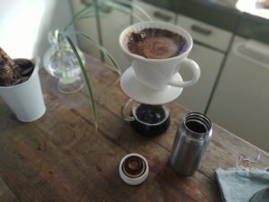 【レビュー】ボトルケトルの口コミは? オフィスで使える電気ケトルのメリット・デメリットを解説