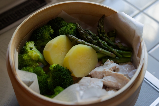 【ヘルシー志向の方必見】Ocrasi「O'MUSU」電気蒸し器レビュー|火を使わず本格せいろ蒸しが楽しめる