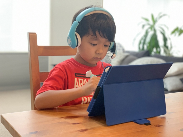 【めまもりんレビュー】子どもの近視対策に！キングジムの話題のライトを調べてみた