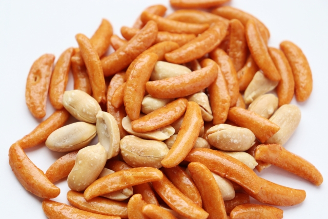 亀田の柿の種が「ふりかけ」に変身|フリカキックスで新しいご飯のお供を発見