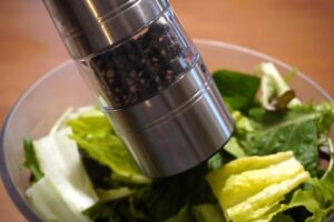 【ラッセルホブス】電動ミル ソルト＆ペッパー ウッドスタンドセットを調べてみた｜片手でワンプッシュの挽きたて生活