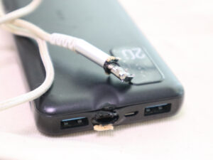 モバイルバッテリーの発熱が怖い人へ。CIO「SMARTCOBY SLIM 5K セーフティモデル」を調べてみた