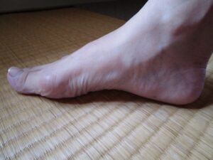 足裏アーチを整えるセルフケアグッズ「フットアーチメーカー」を調べてみた